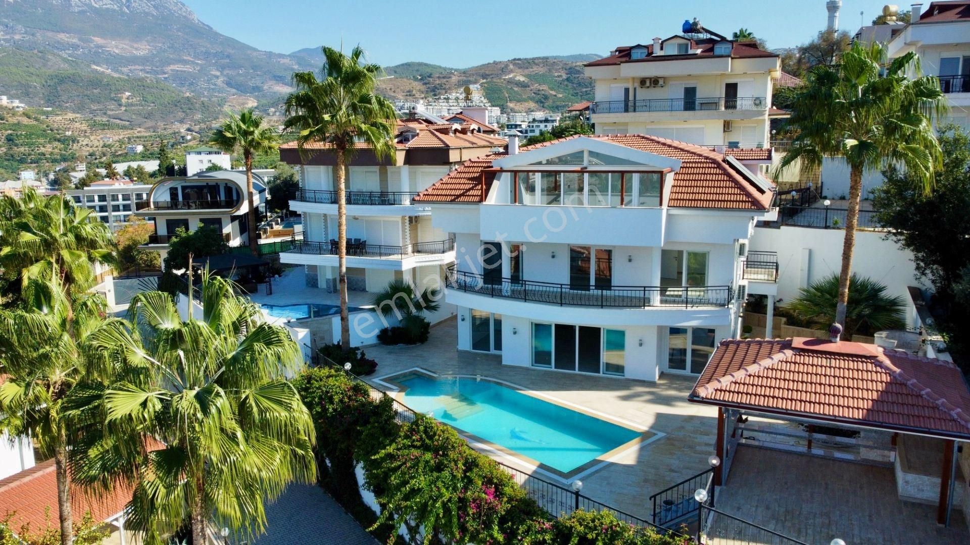 Alanya Kargicak’ta Panoramik Deniz Ve Dağ Manzaralı 3 Katlı Lüks Villa – Özel Havuz & Bahçe