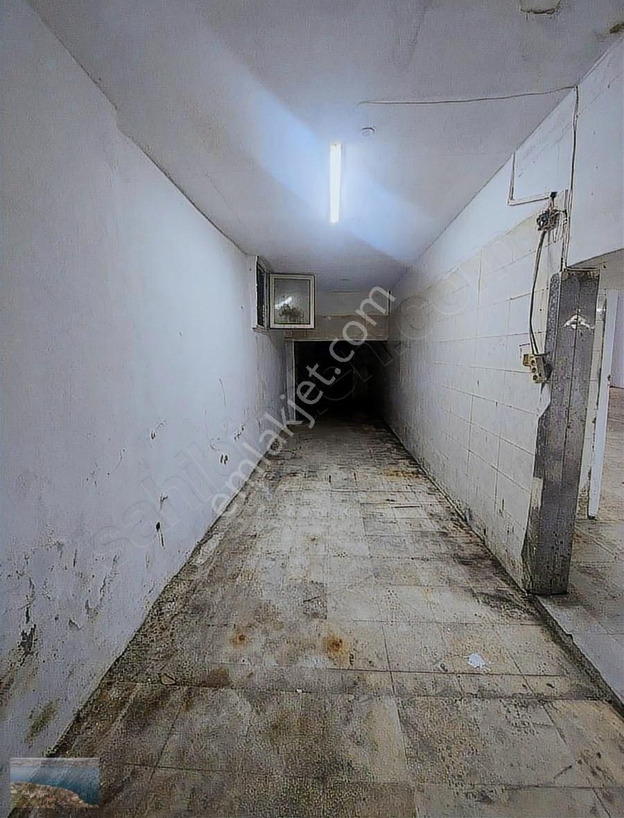Tarabya'da Hacıosman Metro'ya Yakın Kiralık Dükkan
