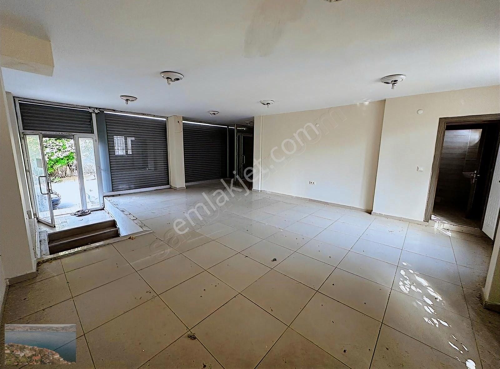 Kw | Arnavutköy Bolluca'da 220 M2 Kiralık Depolu Dükkan