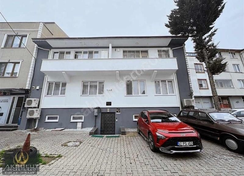 Kocaeli İzmit Kandıra Sapağı Mevki İki Yola Cephe Mükemmel Arsa
