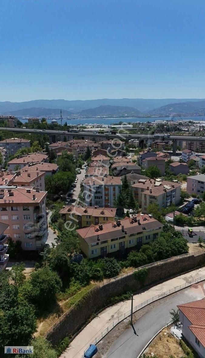 İzmit Şirintepede Satılık 4+2 Tripleks 240 M2 Köşe Villa