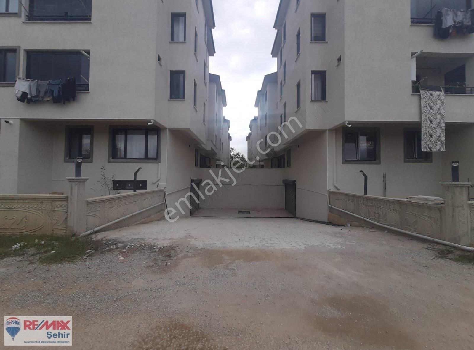 Remax Şehir Den Site İçerisinde 2+1 Kiralık Daire