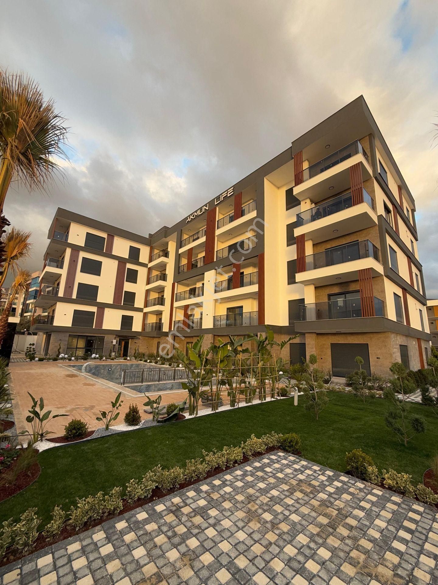 Kusadası Deniz Manzaralı Havuzlu Sitede 2+1 Residans Daire - Görsel 4