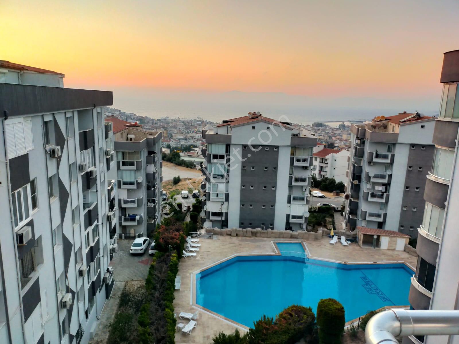 Deniz Manzaralı - Havuzlu Doğalgazlı 4+1 250 M2 Dublex Daire