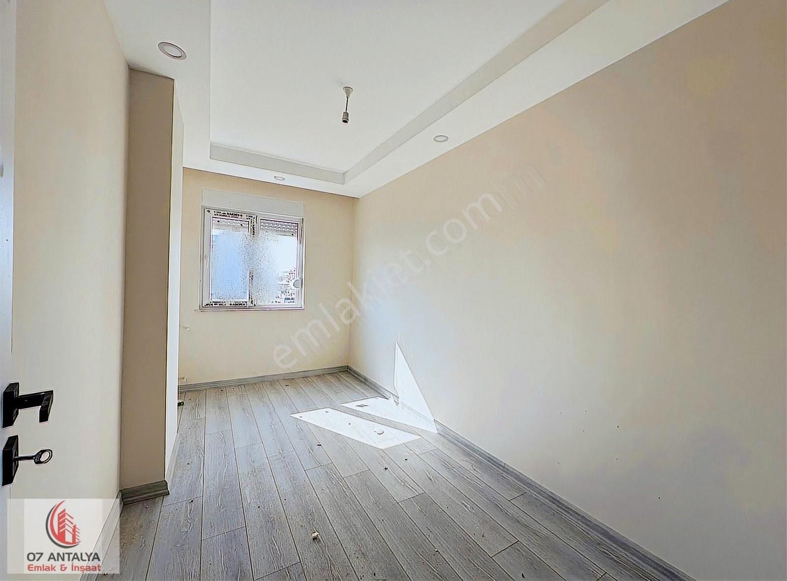 V. Menderes Mh. Katta Geniş Sıfır 2+1 Tramvaya Çok Yakın Daire