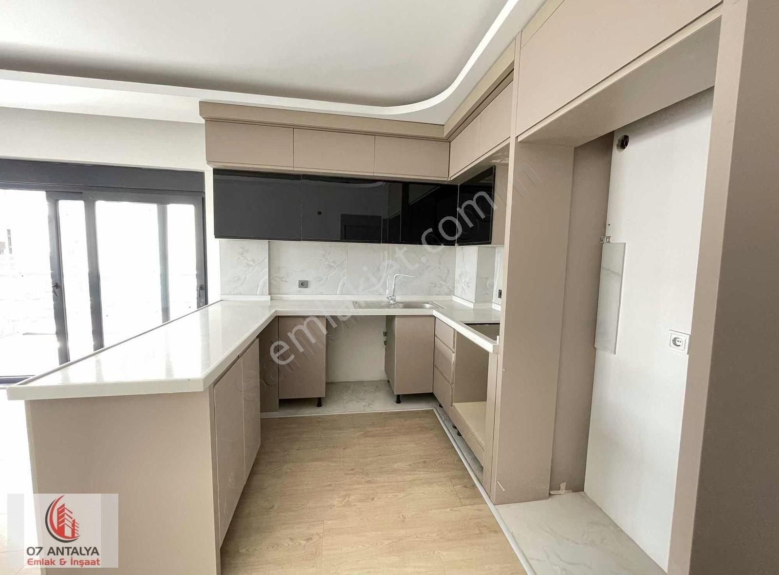 Altıntaş' Ta Havuzlu Site İçinde Geniş 2+1 Daire