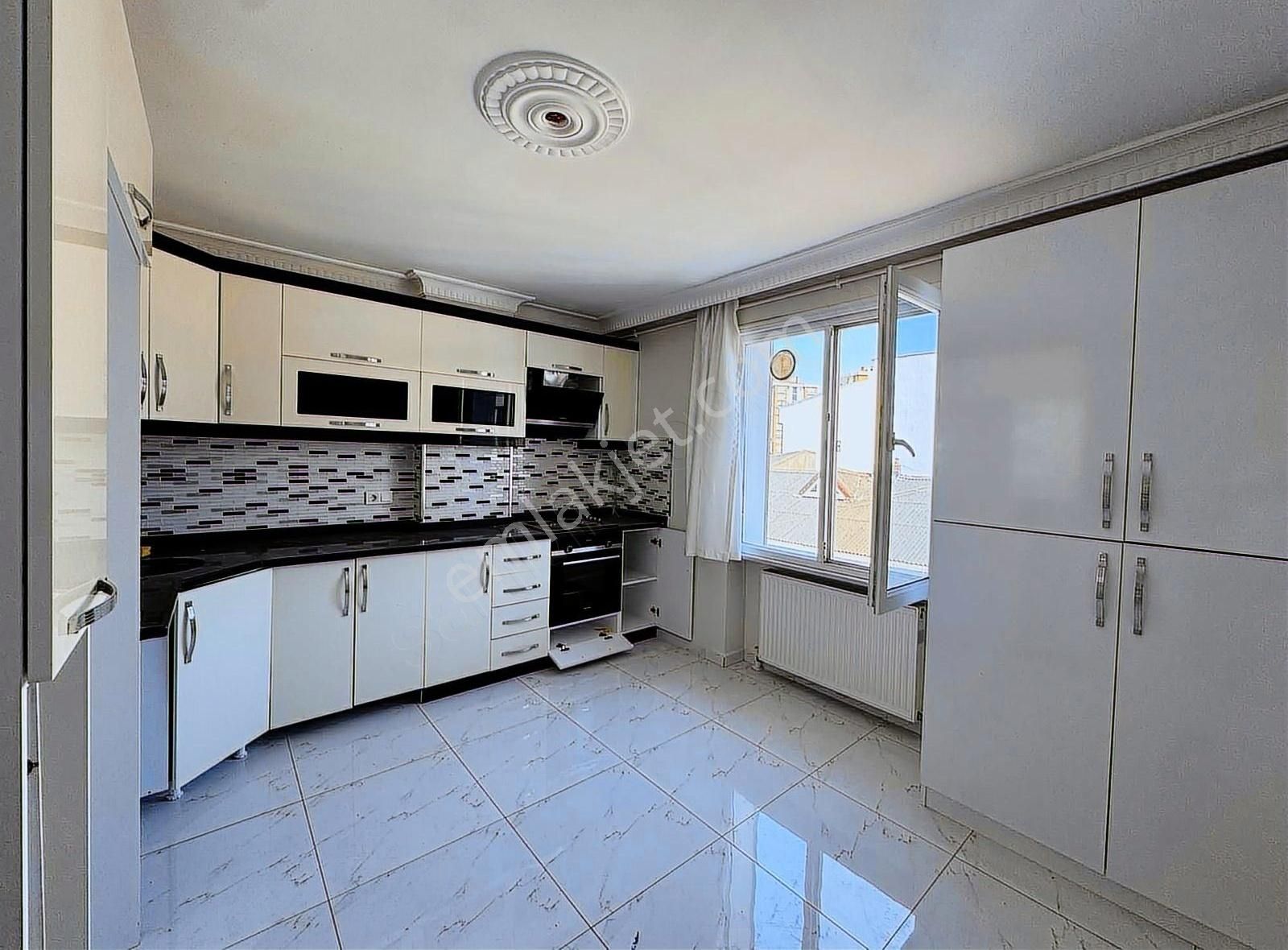 Esenyurt Örnek Mahallesi 1386 Sokak Satılık Daire 3+1 125 M2