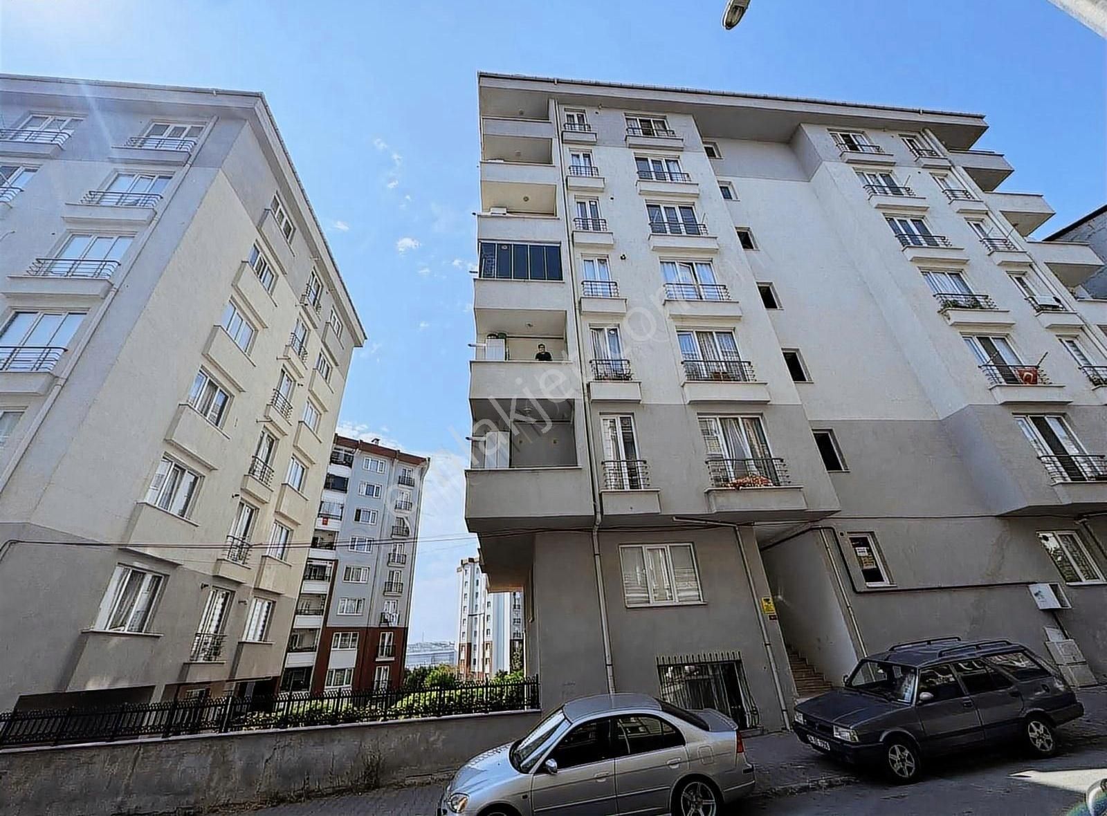 Kapalı Otoparklı Butik Sitede Satılık Daire 2+1 85 M2