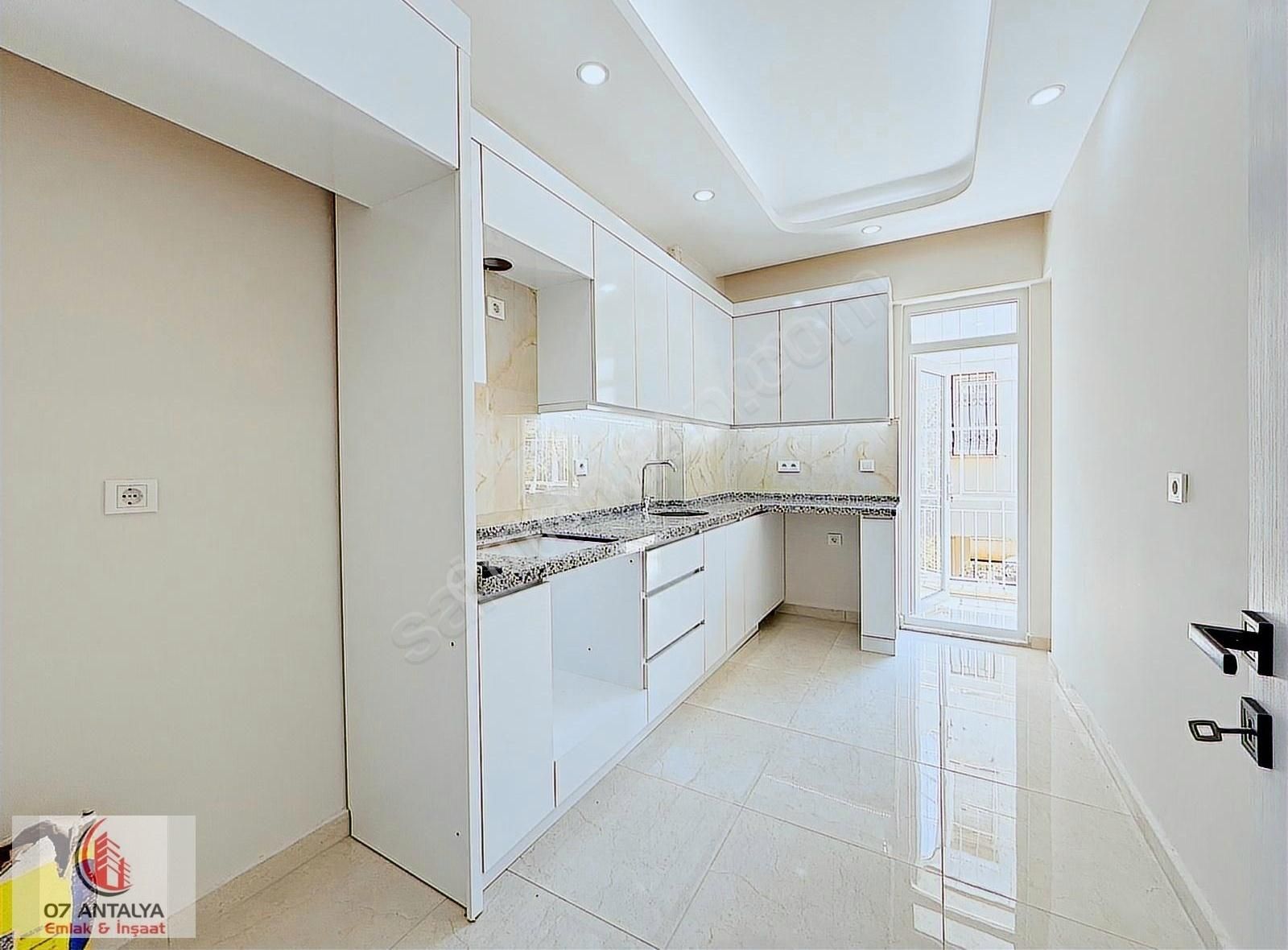 Yenigünde Mevlana Kavşağı Dibinde Arakatta Full Yaplı 3+1 140m2