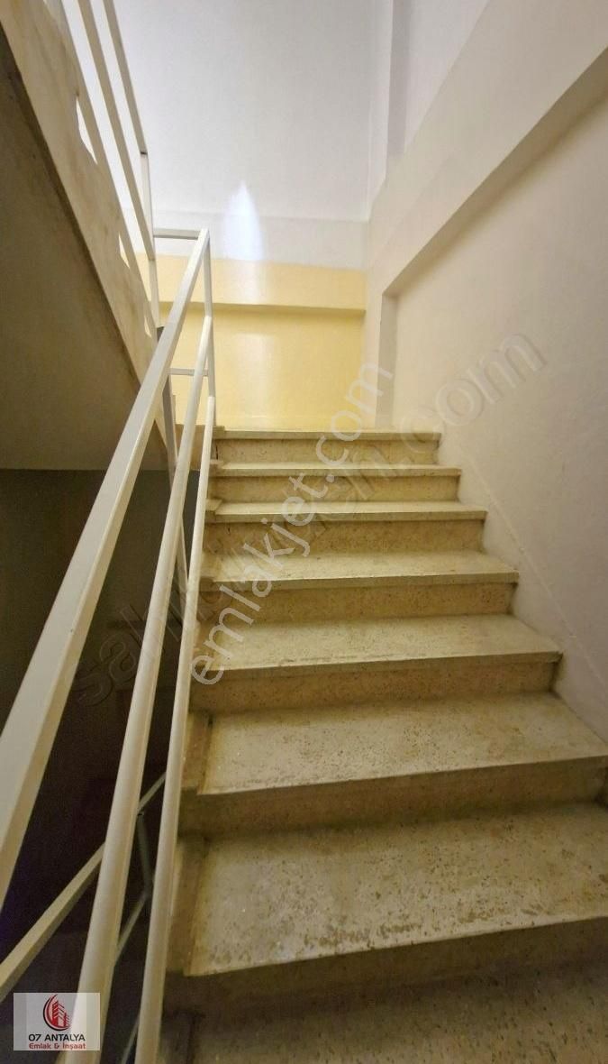 Gündoğdu Mh. Arakat Tramvay Dibi Masrafsız Çift Balkon 3+1
