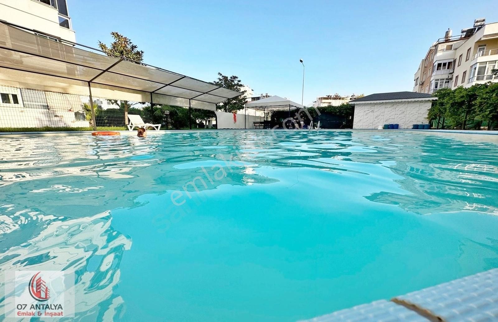 Dutlubahçede - Havuzlu Güvenlikli Site İçi - 1.kat 2+1 95 M2