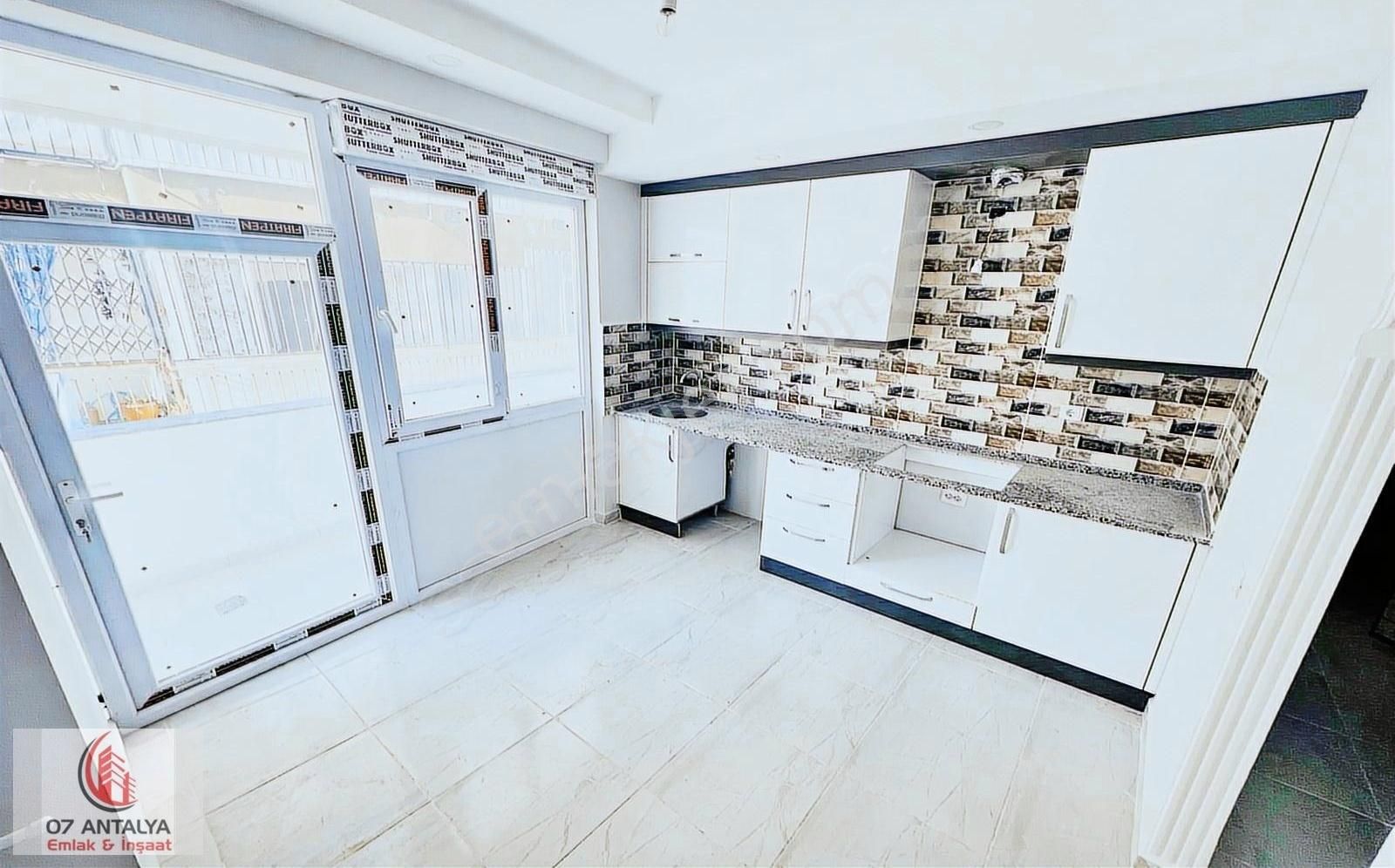Etilerde - Sıfır Asansörlü Cadde Yakını - 1.kat 2+1 100 M2