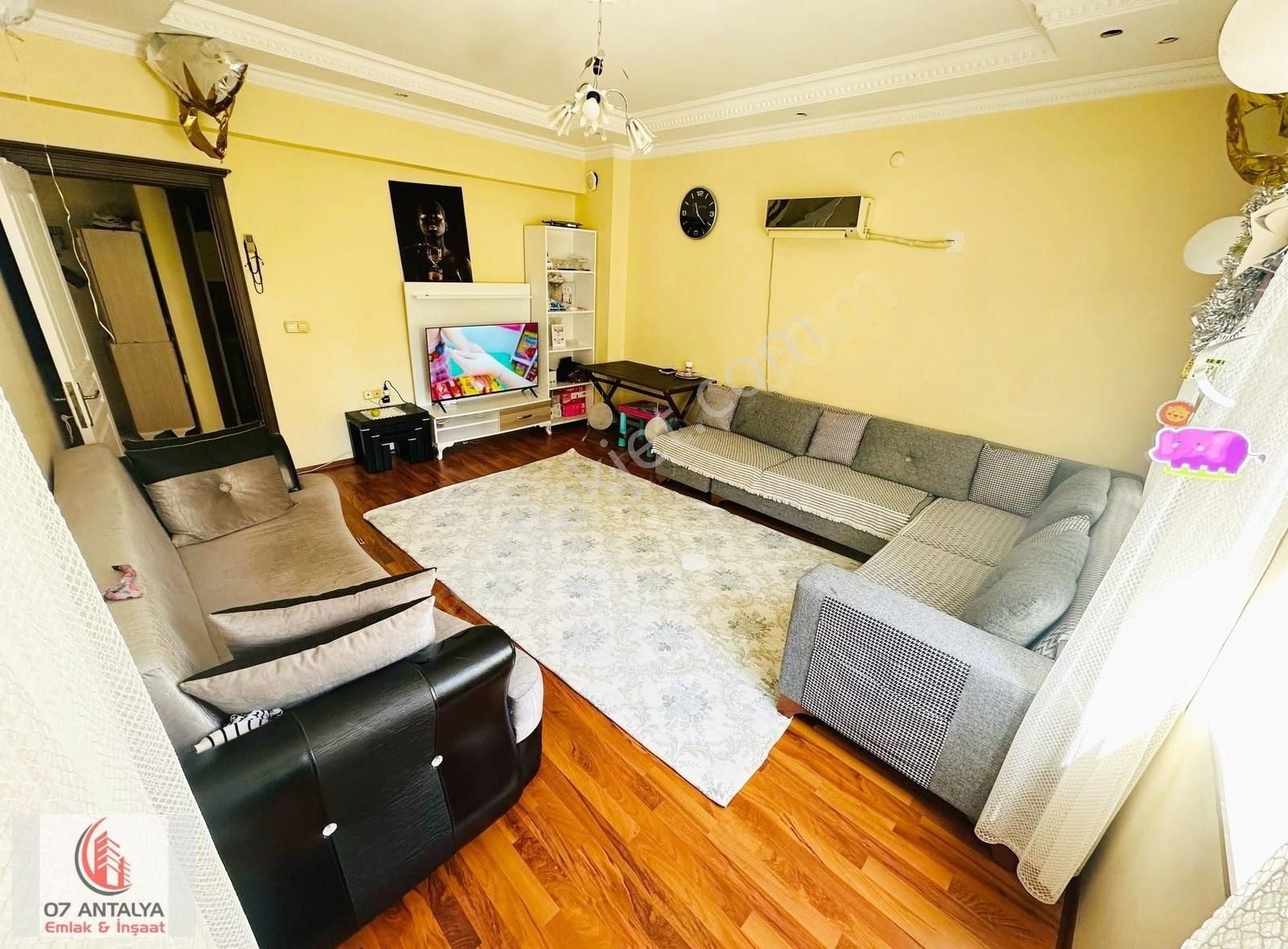 Cumhuriyette - Asansörlü - Servis Güzergahı - 1.kat 3+1 145 M2
