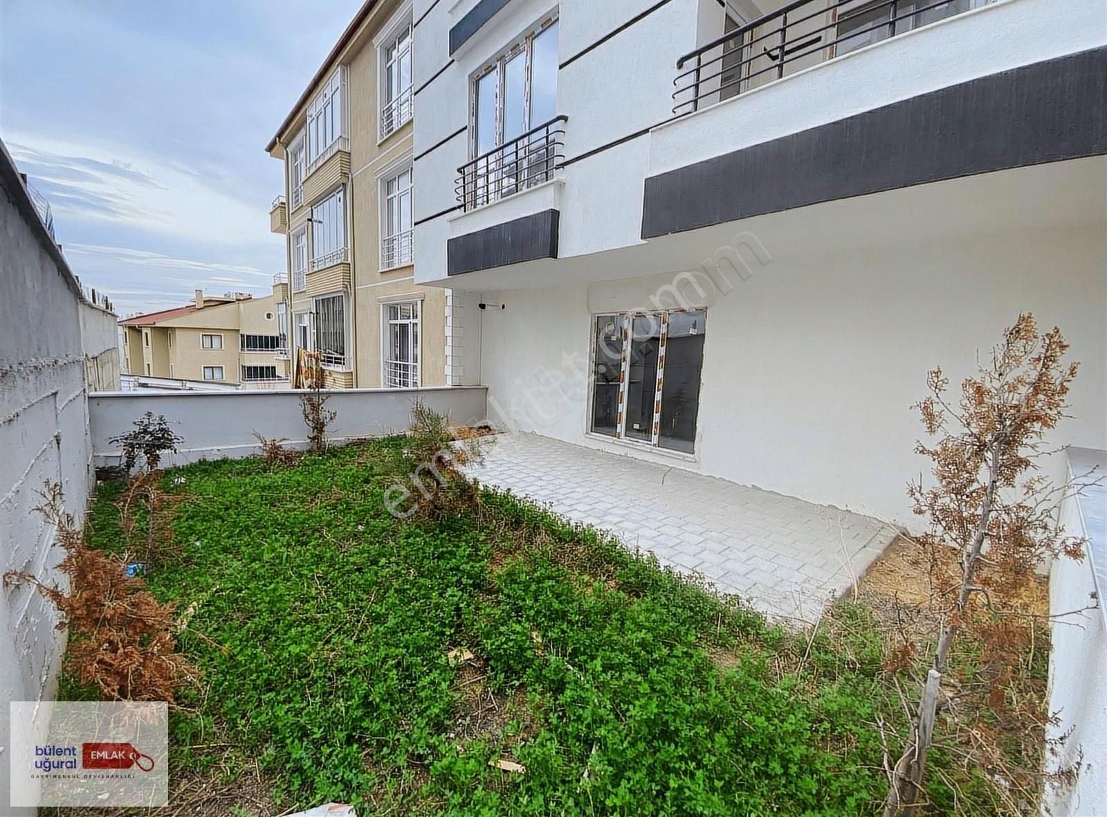 15 Temmuzda İsteyene Eşyalı Eşyasız Hobi Bahçeli Kiralık 1+1