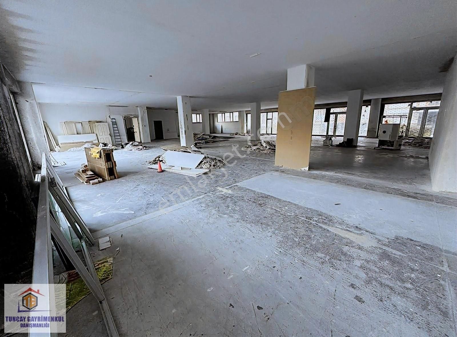 Halkalıda Kiralk 700 M2 Depo Atölye İmalathane İskanlı Bina Uygn