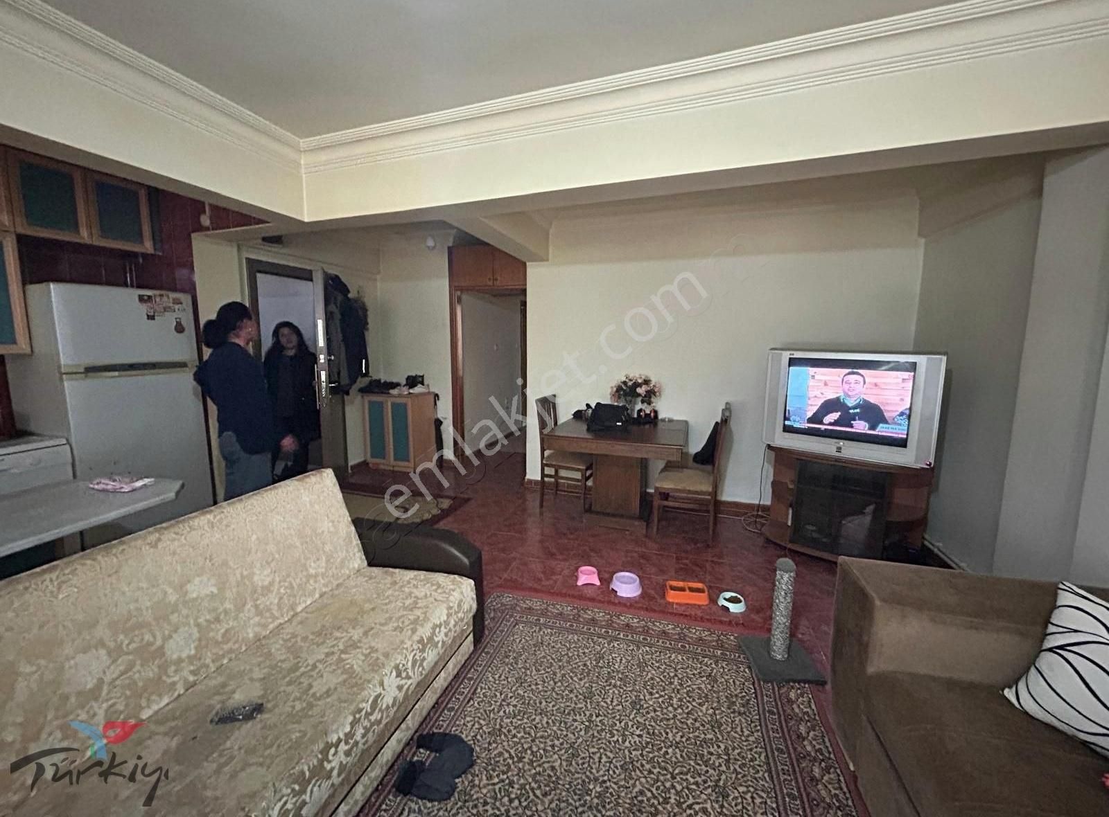 Favori Emlak Avcılar'dan 2+1 Düz Giriş
