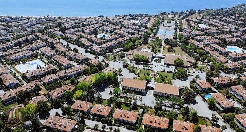 Silivri Nin Gözdesi Marmara Uyumkentte Komple Yapılı Villa