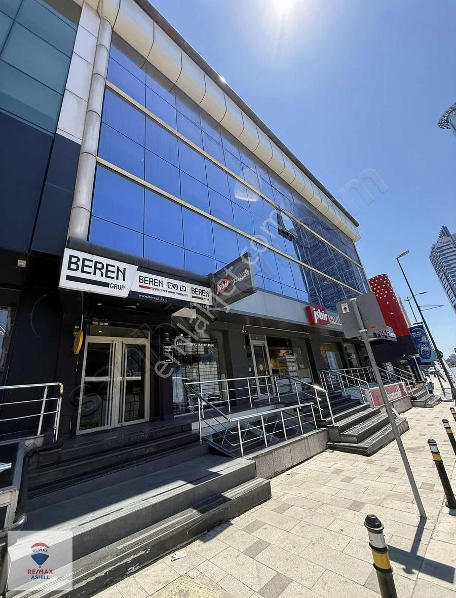 Libadiye Caddesinde Geniş Kiralık Plaza Katı
