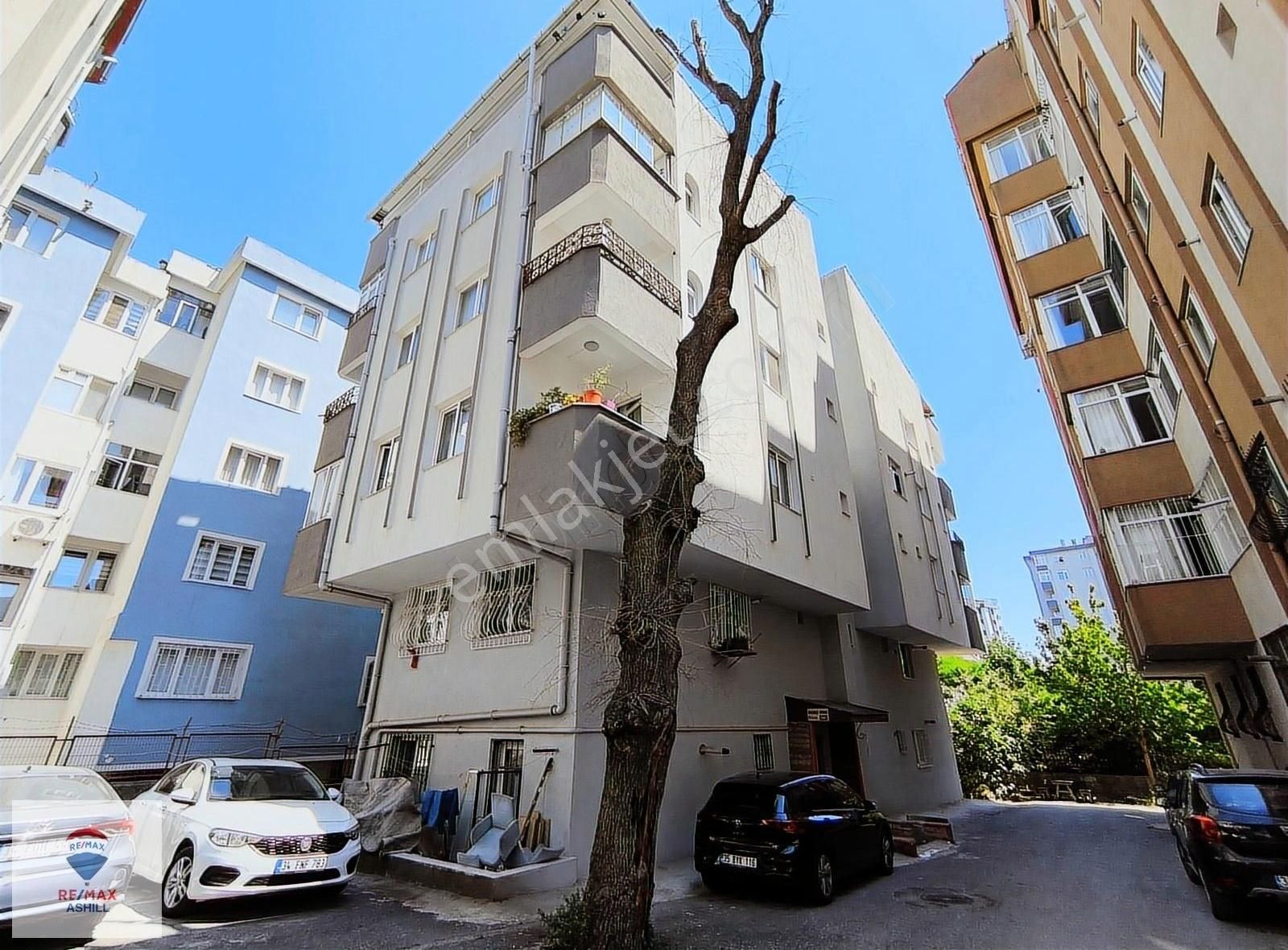 Ashill'den Üsküdar Da Metronun Dibinde Site İçerisinde 2+1 Daire