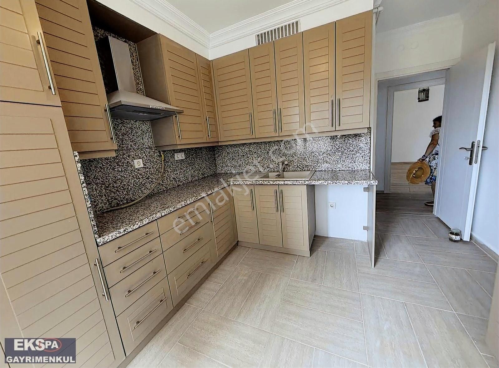 Merdivenköyün Prestijli Konumunda, Yenilenmiş 3+1 Köşe Daire