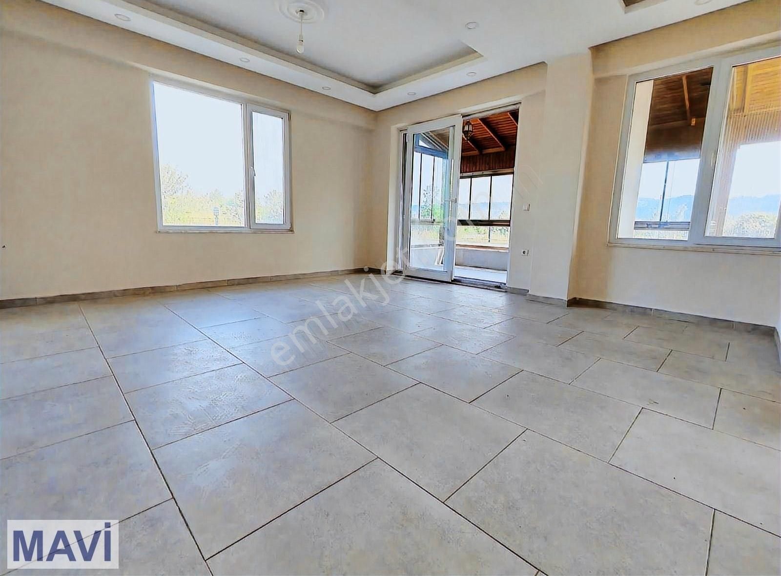 Denize Yakın Bahçe Kullanmlı Yerden Isıtma Verandalı Villa Remax - Görsel 12