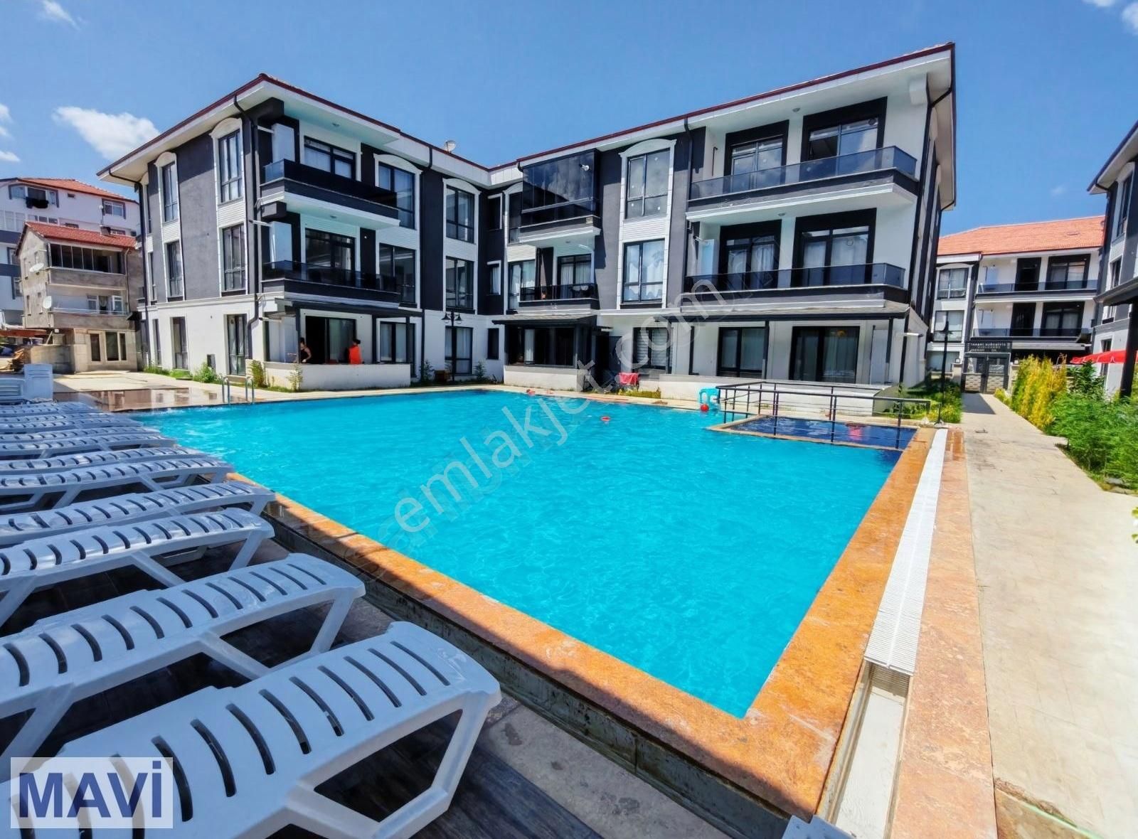 Müstakil Tadında, Geniş Bahçe Kullanımli,havuzlu Sıfır 2+1 Remax