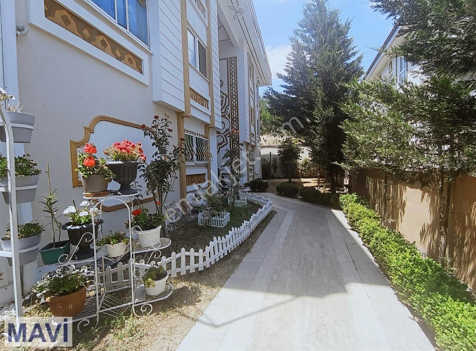 Serdivan Satılık Ters Dubleks 3+1 Bahçeli Remax Mavi'den