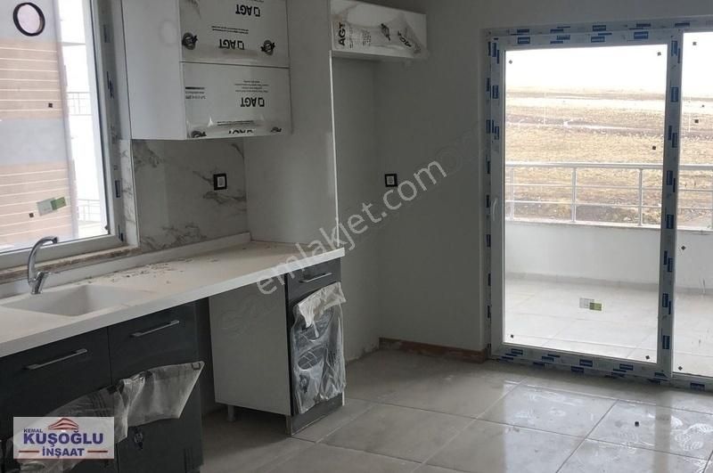 Geniş Mutfaklı 4+1 Daire Cadde Üzeri Çiftbalkon-banyo