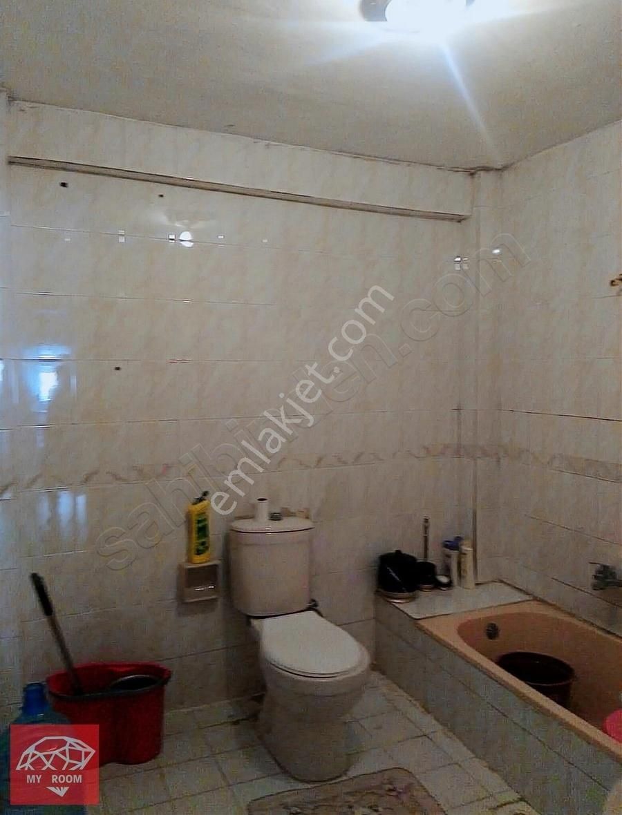 Ümraniye Tepeüstü Mahallesinde 2+1 Satılık Daire
