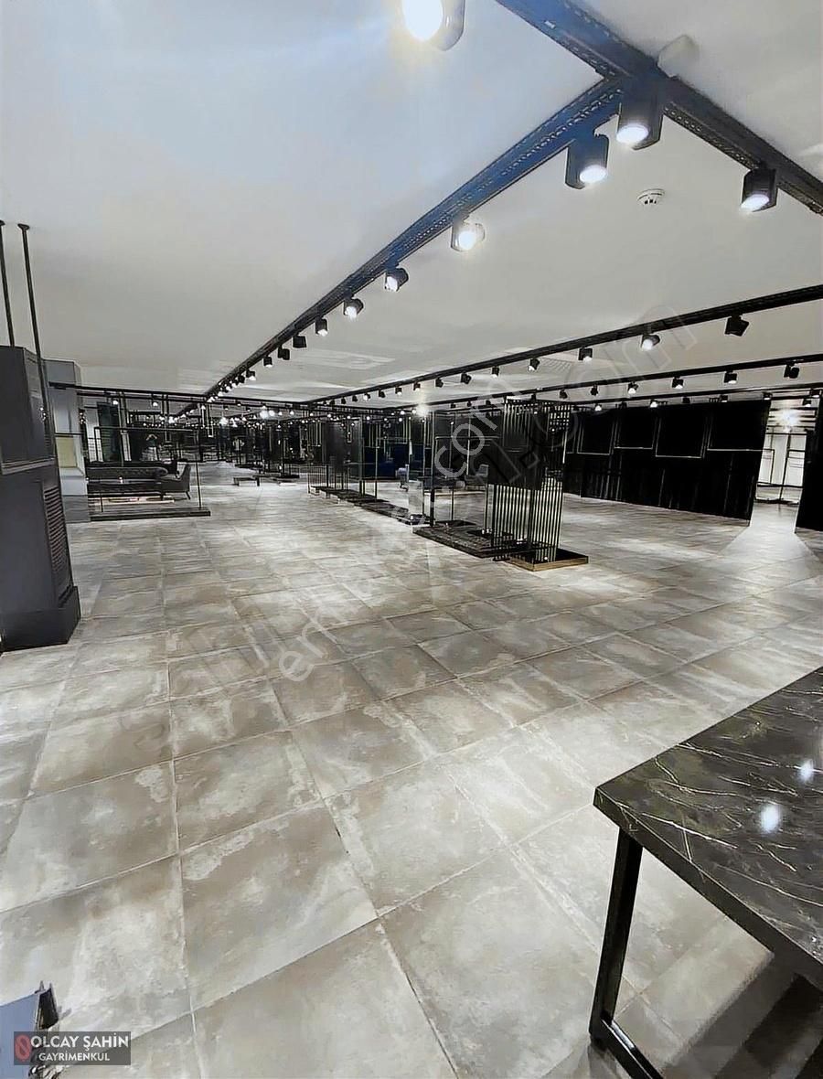 Mallof Avm'ye Komşu 1900 M2 Kapalı Alan Kiralık Dükkan&mağaza - Görsel 4