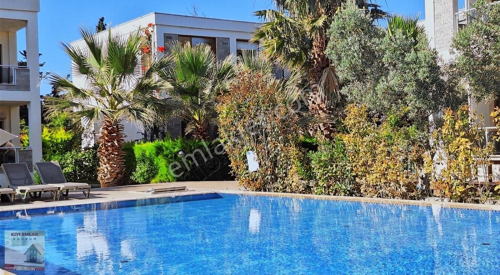Kıyı Emlak'tan Denize 100m Havuzlu Sitede Tam Müstakil Villa