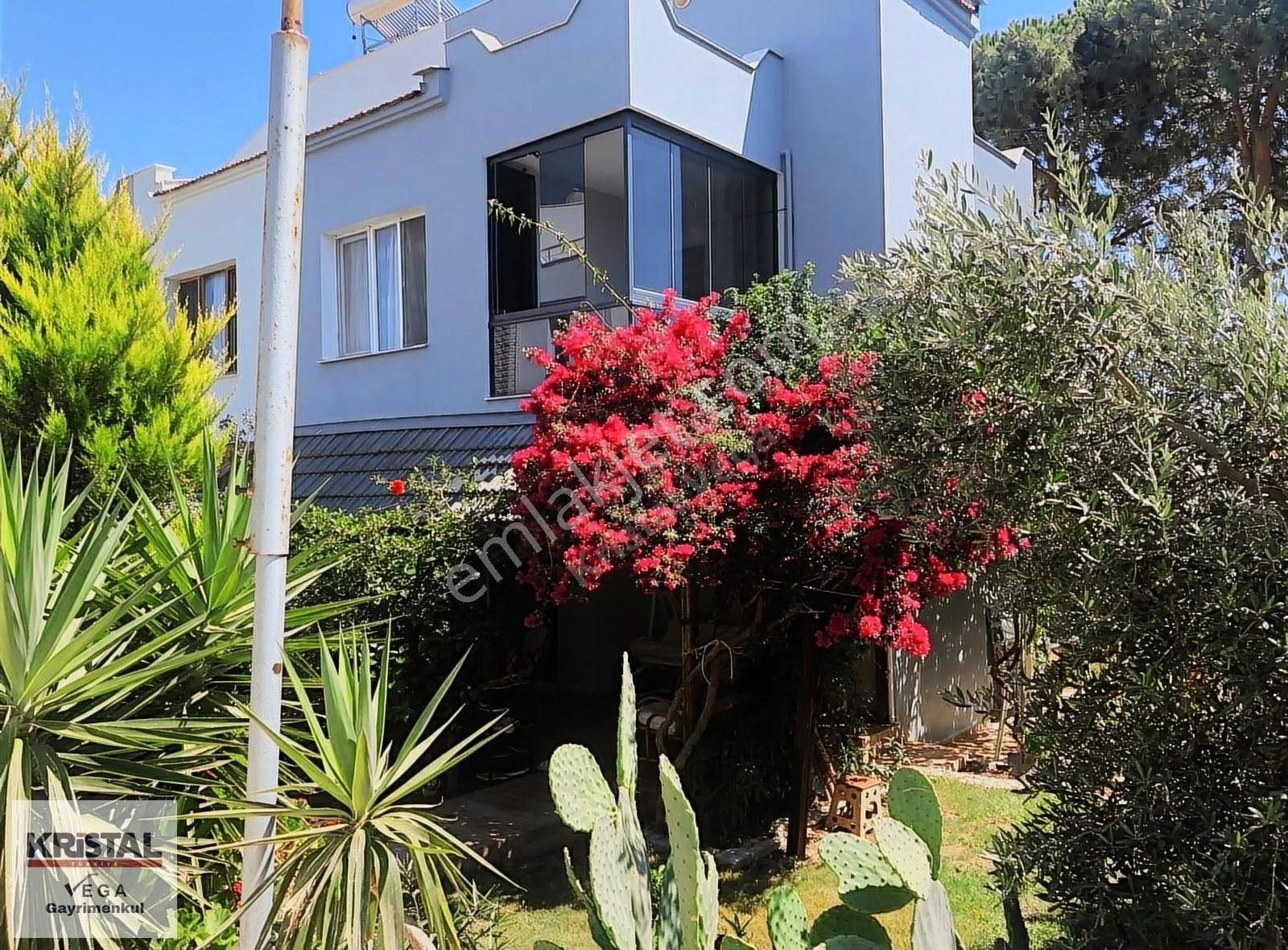 Çeşme Pırlantada Havuzlu Site 3+1 Eşyalı Dubleks Müstakil Daire