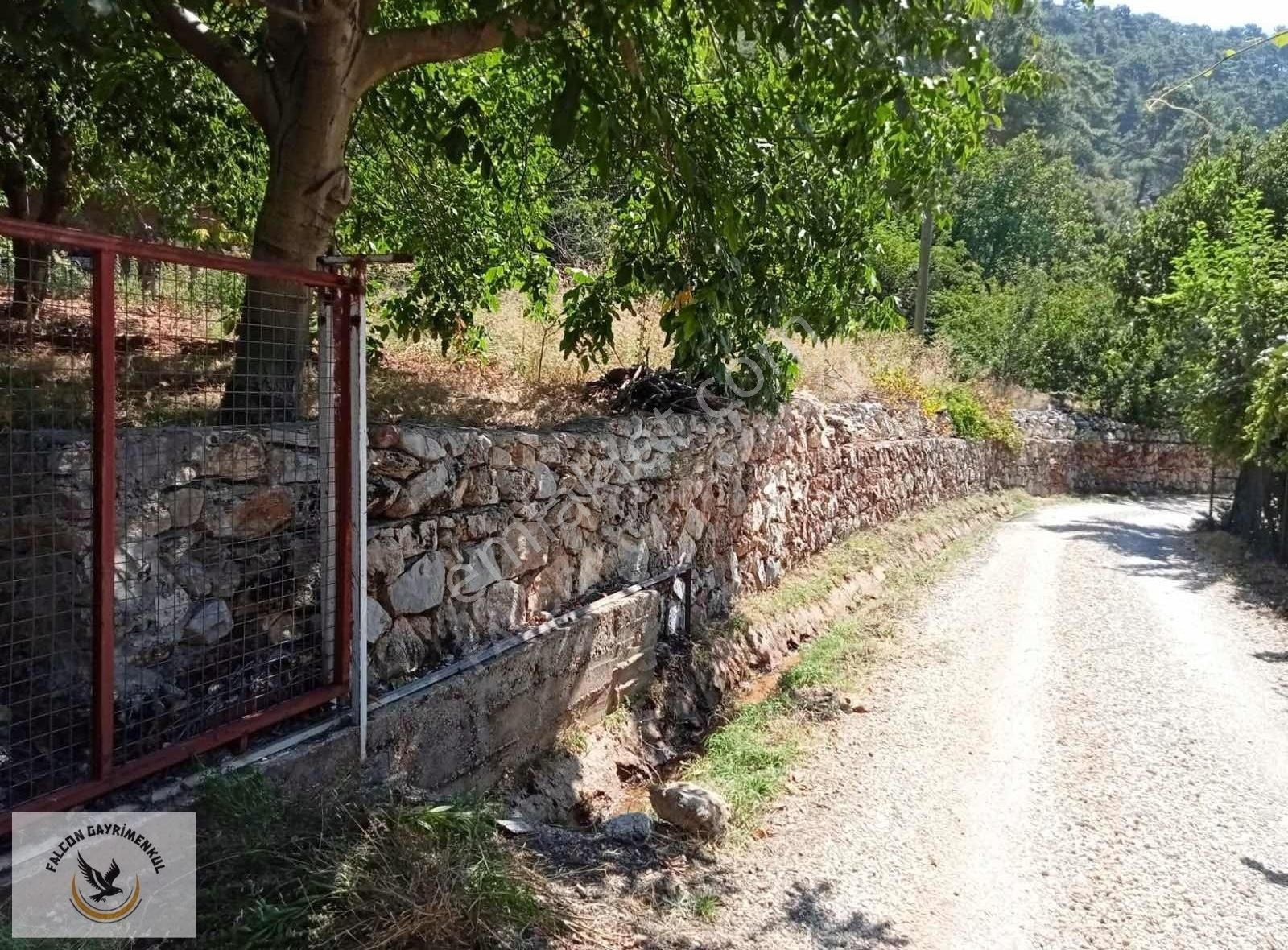 Nif'de 1373 M2 Arsa İçerisinde Satılık Köy Evi Ve Arsa - Görsel 3