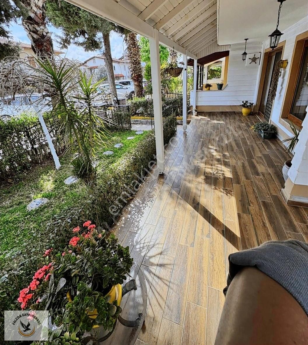 Akarca'da Site İçerisinde Denize 50m Satılık Villa - Görsel 14