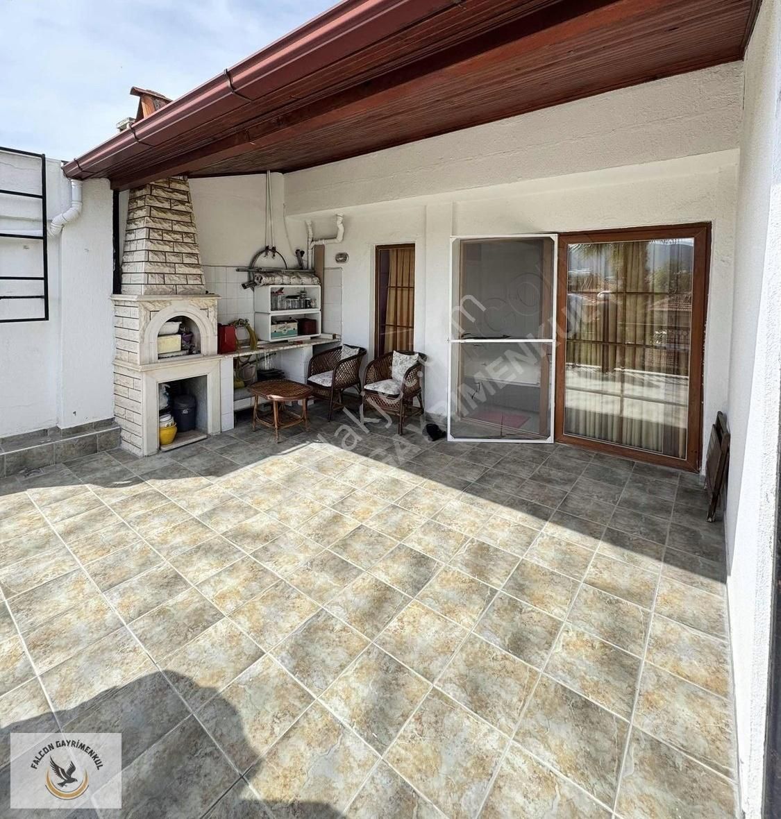 Akarca'da Site İçerisinde Denize 50m Satılık Villa - Görsel 3