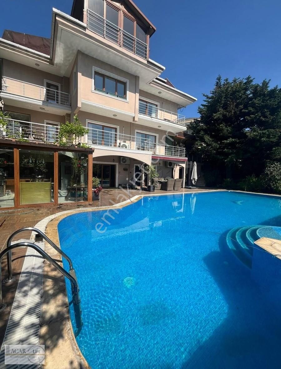 Acarkent'te Büyük Bahçeli Eşyalı/eşyasız Kiralık Müstakil Villa.