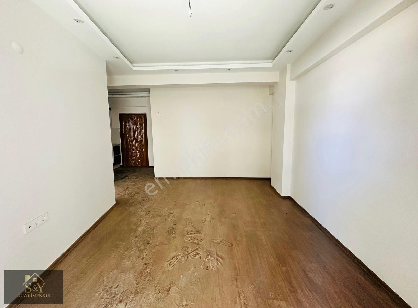 Menemen Seyrek Merkezde Satılık 1+1 Arakat Yerden Isıtmalı Daire