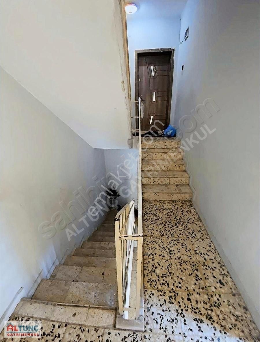 Altunç'dan Yeşilyurtta 3 Katlı 3+1 Kapalı Mutfak Ev - Görsel 3