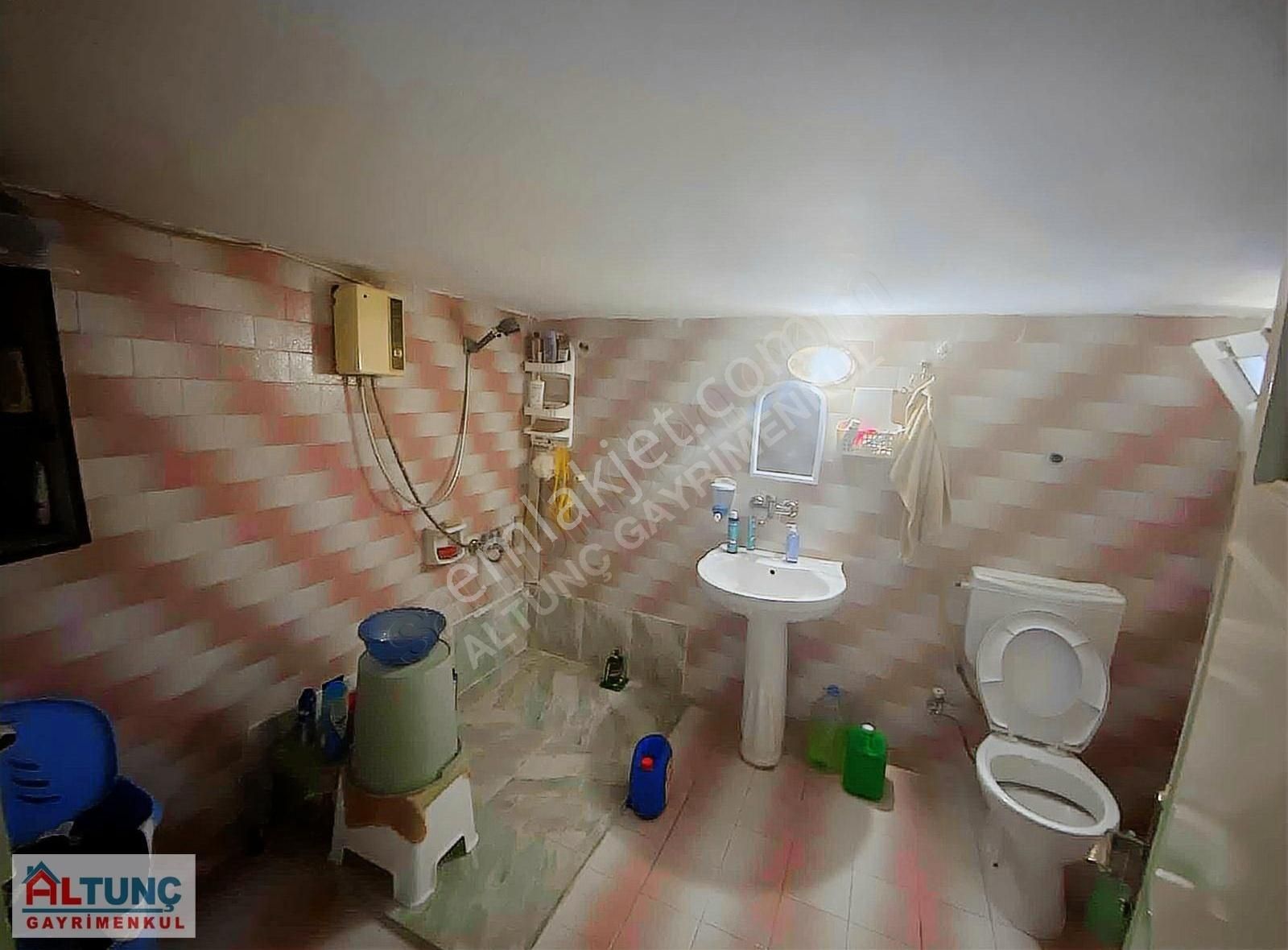 Altunç'dan Yeşilyurtta 3 Katlı 3+1 Kapalı Mutfak Ev - Görsel 16