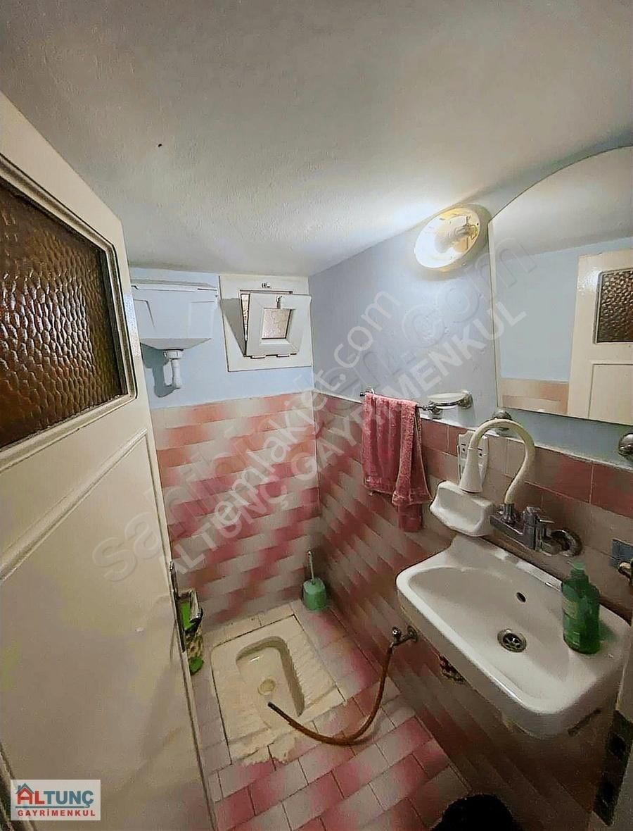Altunç'dan Yeşilyurtta 3 Katlı 3+1 Kapalı Mutfak Ev - Görsel 15