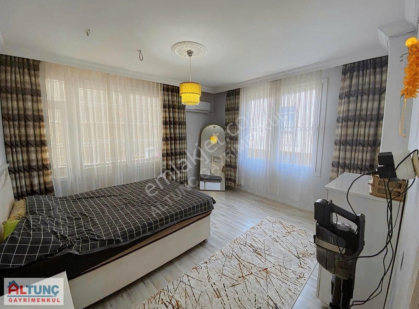 Altunç'dan Yeşilyurtta 3 Katlı 3+1 Kapalı Mutfak Ev - Görsel 20