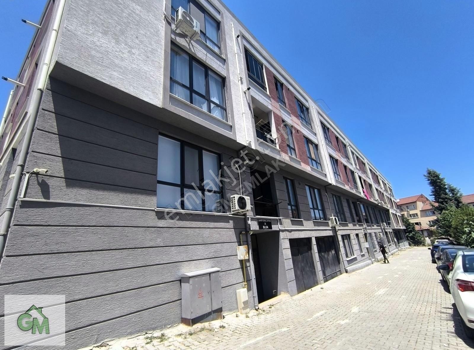 Gm'den Aile Sitesinde Geniş Ayrı Mutfaklı Mülkiyetli 2+1 Daire