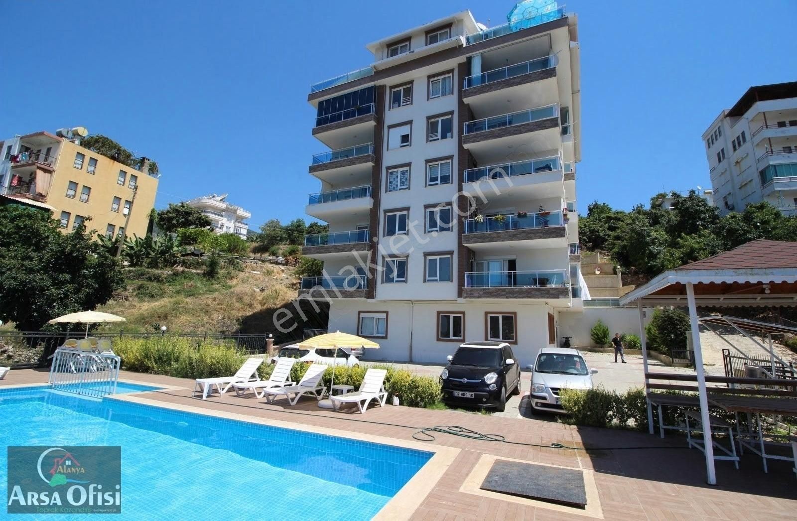 Alanya Cikcilli'de Kale Ve Deniz Manzaralı Satılık 2+1 Daire