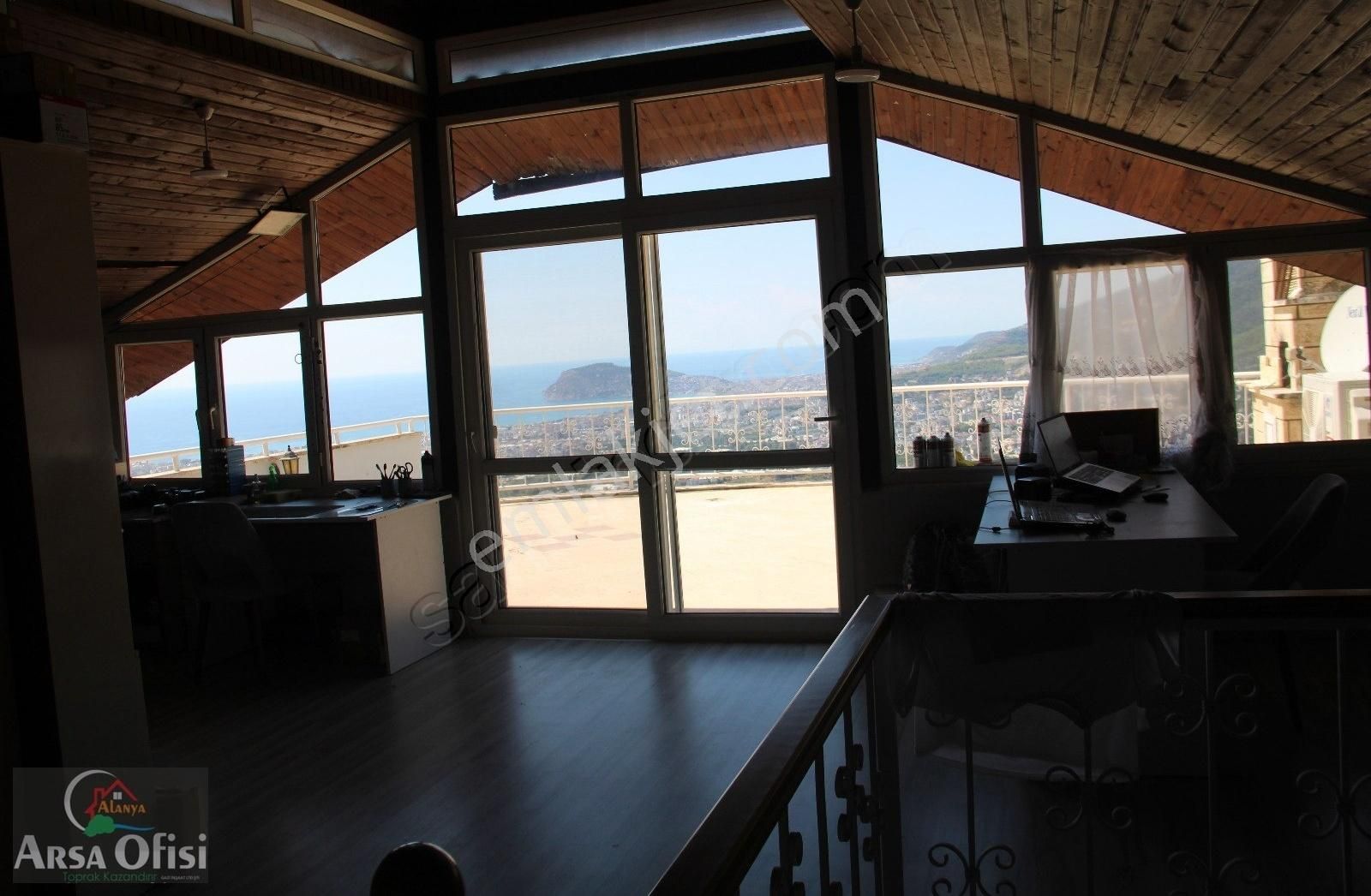 Alanya'da Deniz Ve Şehir Manzaralı Tripleks 5+1 Villa - Görsel 12