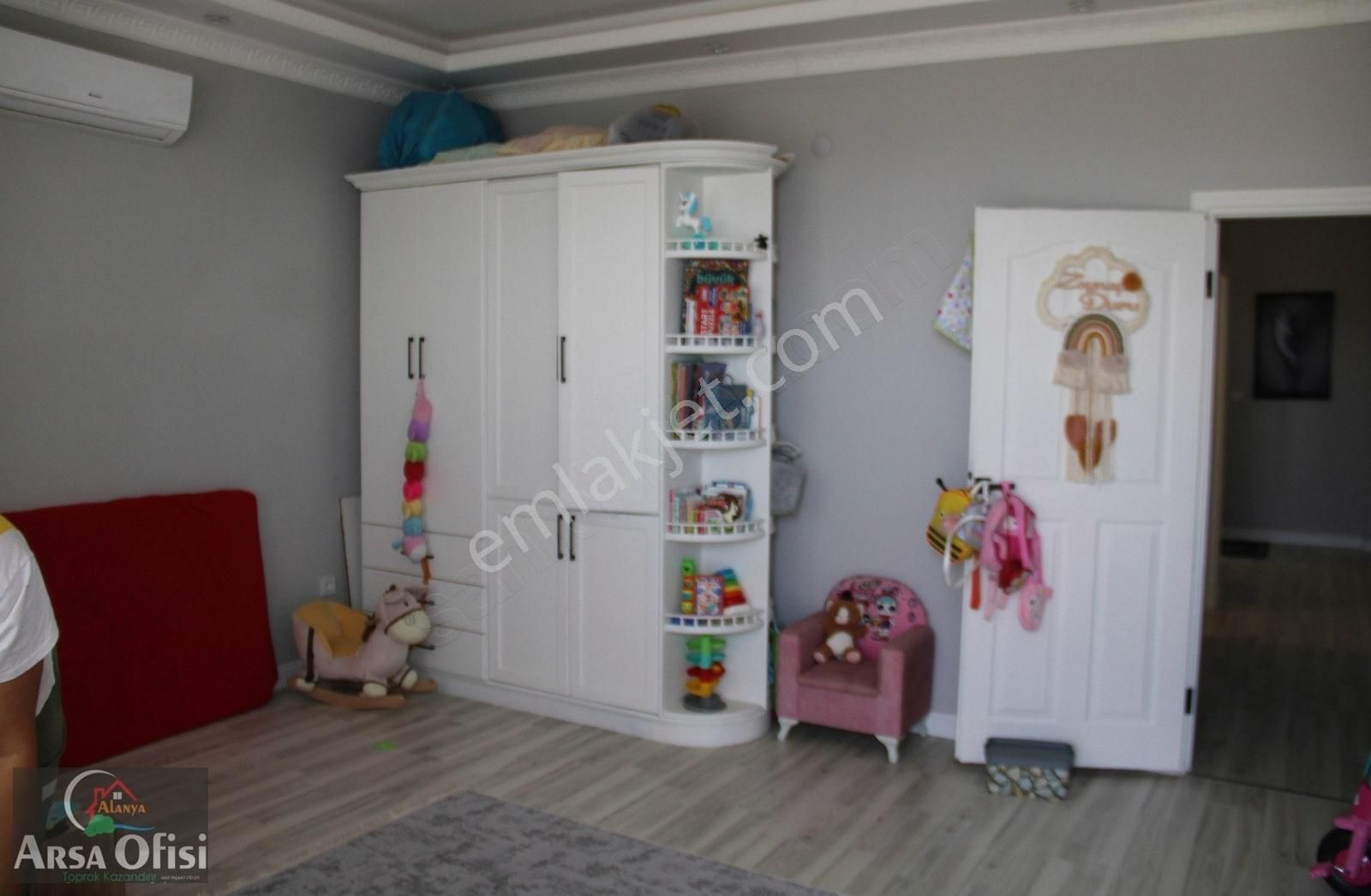 Alanya'da Deniz Ve Şehir Manzaralı Tripleks 5+1 Villa - Görsel 10