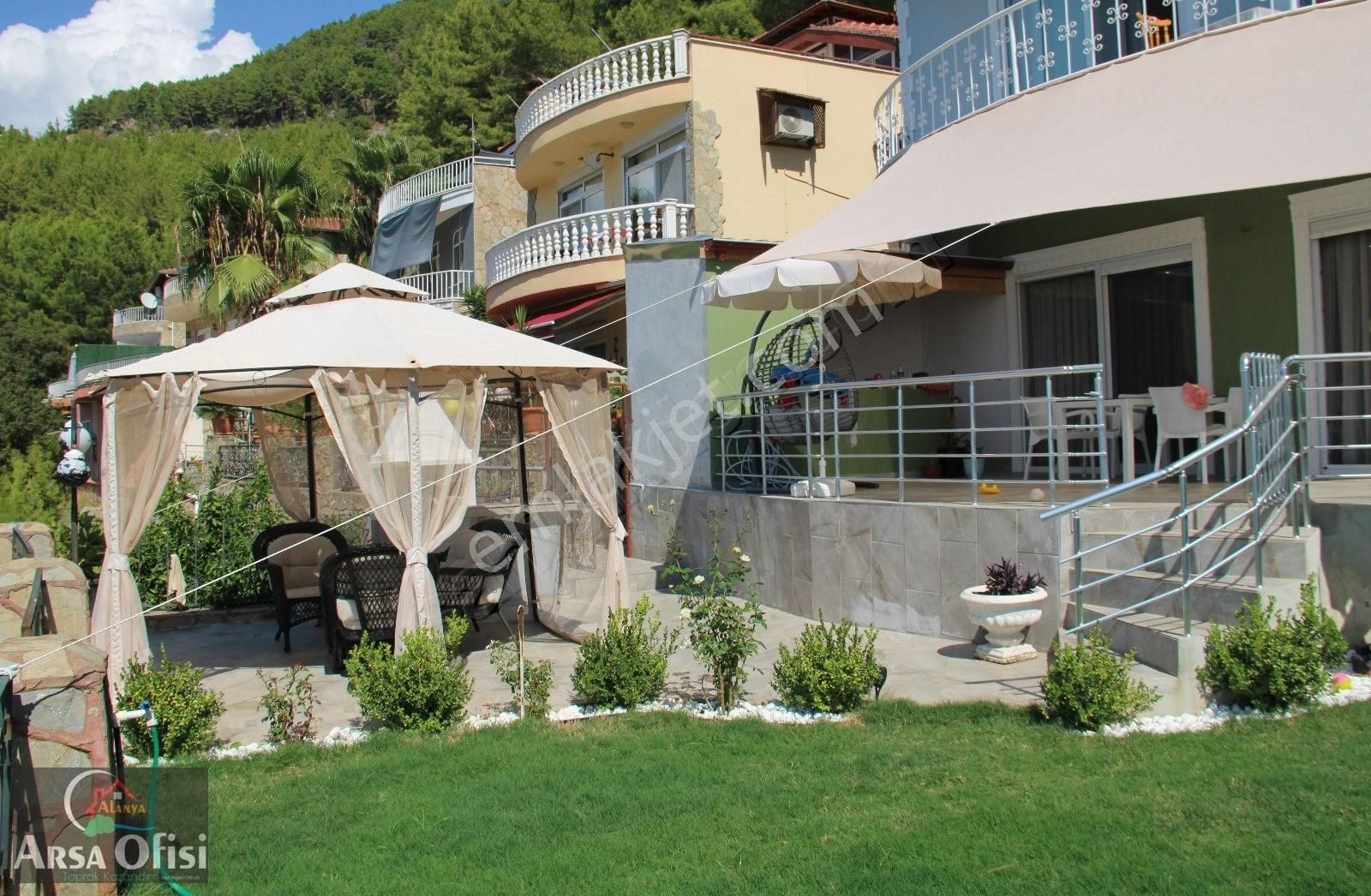 Alanya'da Deniz Ve Şehir Manzaralı Tripleks 5+1 Villa - Görsel 7