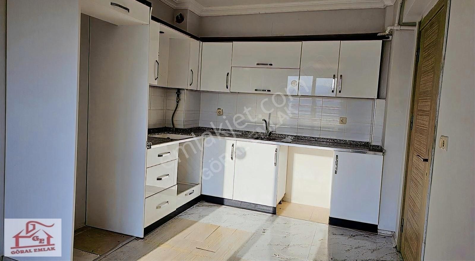 Göral Emlak'tan Muradiye Mah Kiralık 2+1 Kapalı Mutfak Daire