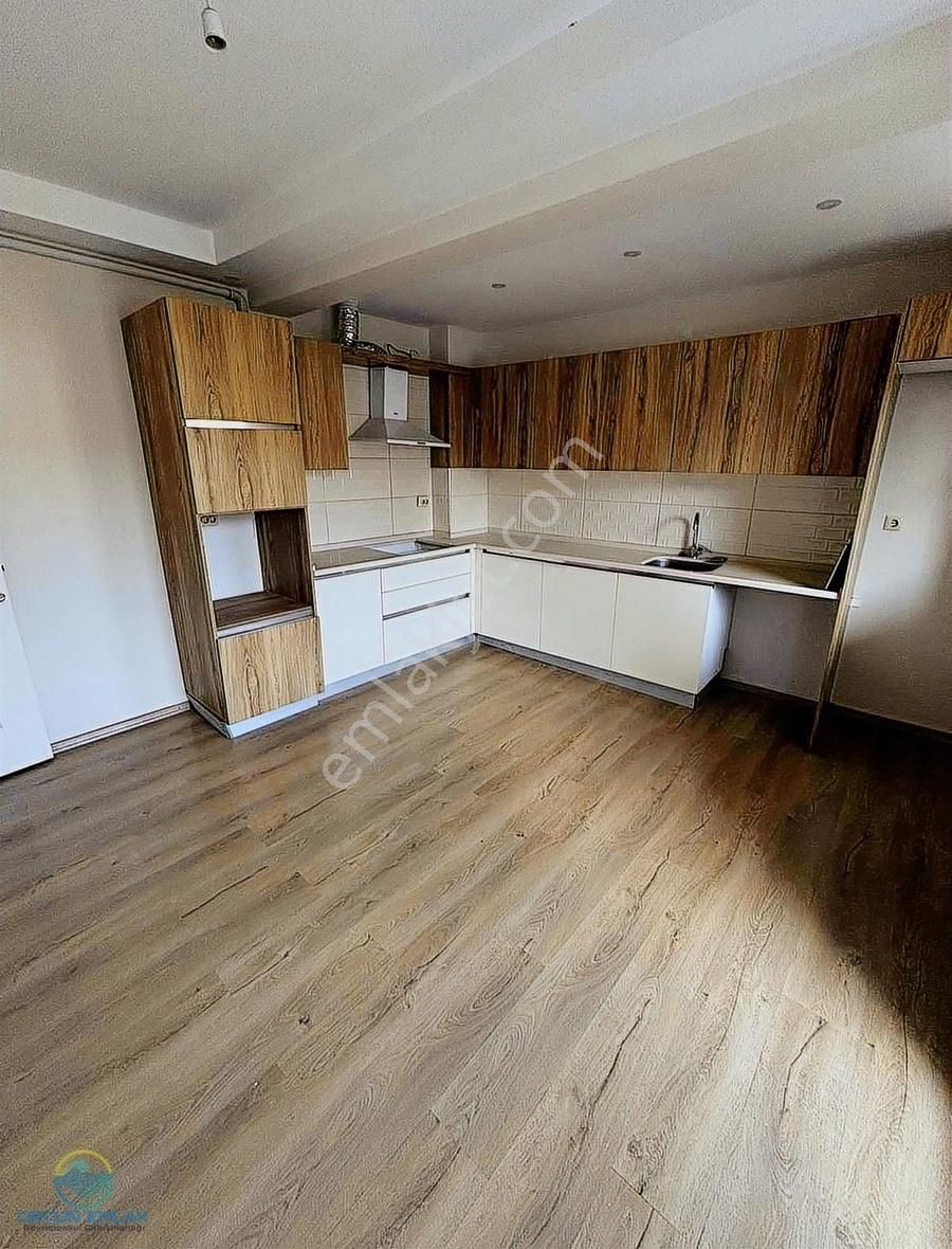 Orçun Emlak'tan Kurtuluş Mah.kiralık Doğalgazlı 3+1 Daire