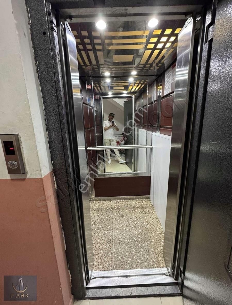 Merkezi Konum Cadde Üstün De Satılık Ara Kat 2+1 Daire