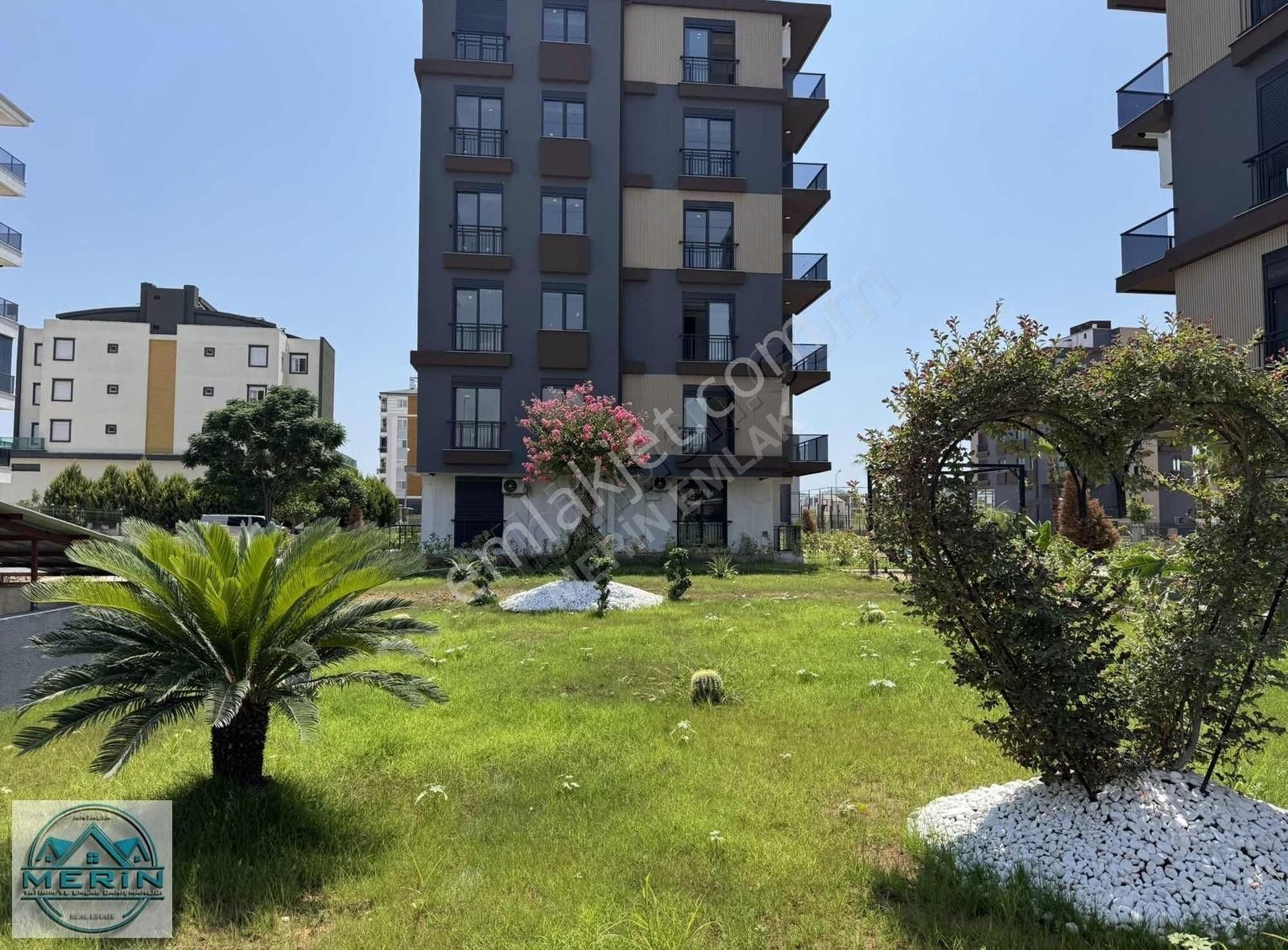 Göksu'da Havuzlu Kapalı Otoparklı 1+1 Sıfır Lüks Satılık Daire